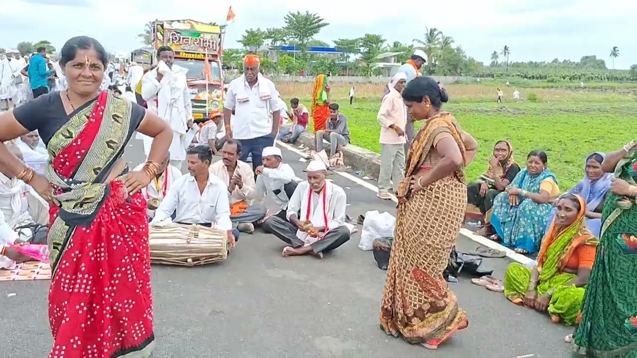 फुगडी खेळत वारकरी भगिनींना मोह आवरला नाय #balajighodke #comedy #minivlog #funny #comedylovervlog #yt