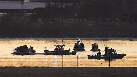 No survivors expected in DC midair crash between American Airlines jet, military helicopter