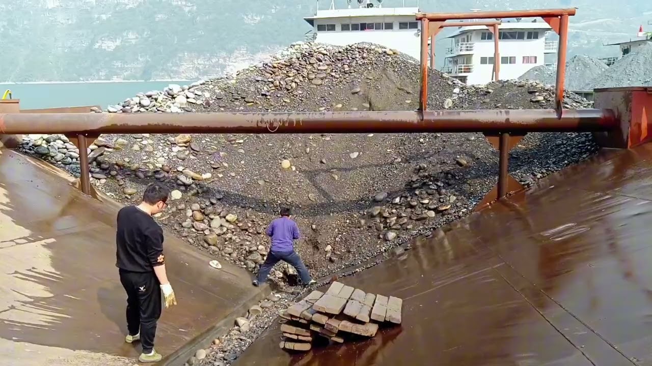 Barge unloading | Satisfying video