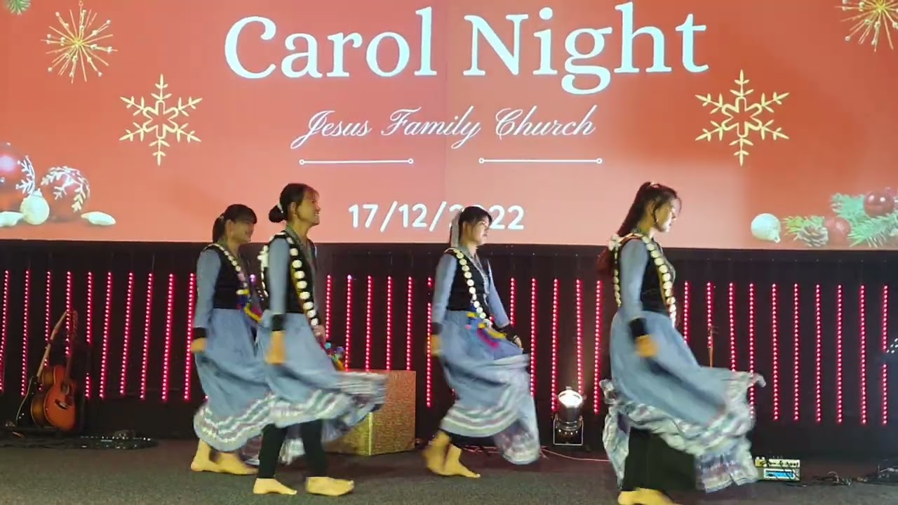 Adelaide, Lisu 4 sisters are dancing with their beautiful traditional dresses.
