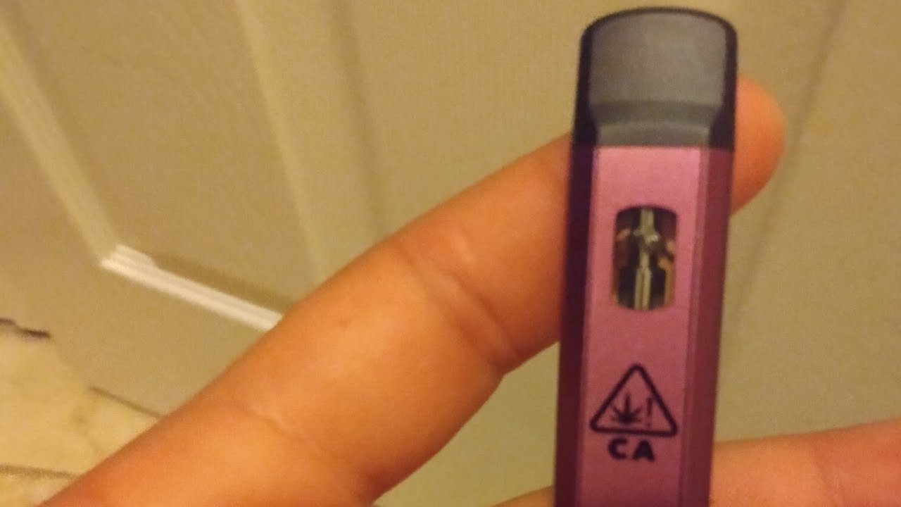 Trying a GMO Cookies disposable by lime