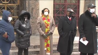 More than 250 people call on mayor to fire former Columbus police chief