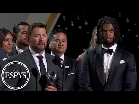 Damar Hamlin in tears presenting Bills training staff Pat Tillman Award | 2023 ESPYS (📍 @CapitalOne)