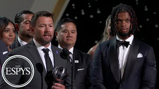 Damar Hamlin in tears presenting Bills training staff Pat Tillman Award | 2023 ESPYS (📍 @CapitalOne)