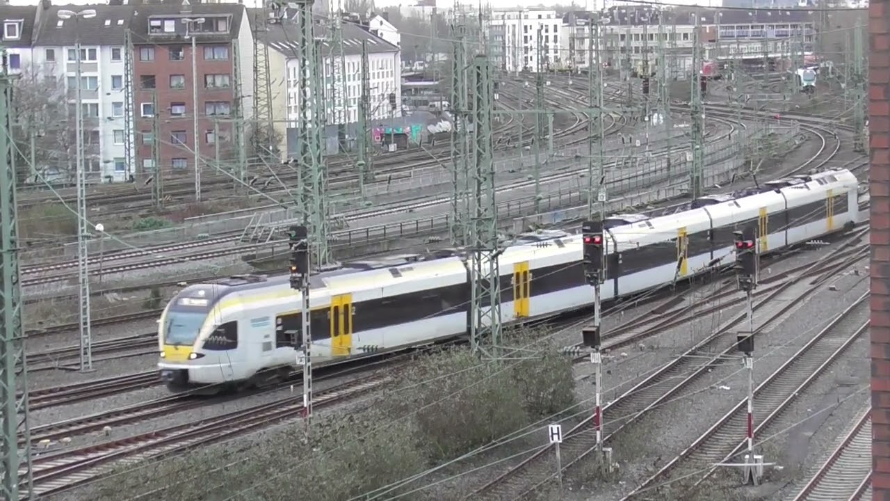 Zugverkehr/Treinen  in Düsseldorf Hauptbahnhof 