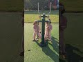 التوائم وقت يلعبو رياضة Shorts التوائم المرح 