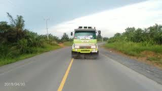 Bukan kaleng kaleng nih mobil tengki fuso oleng mantap