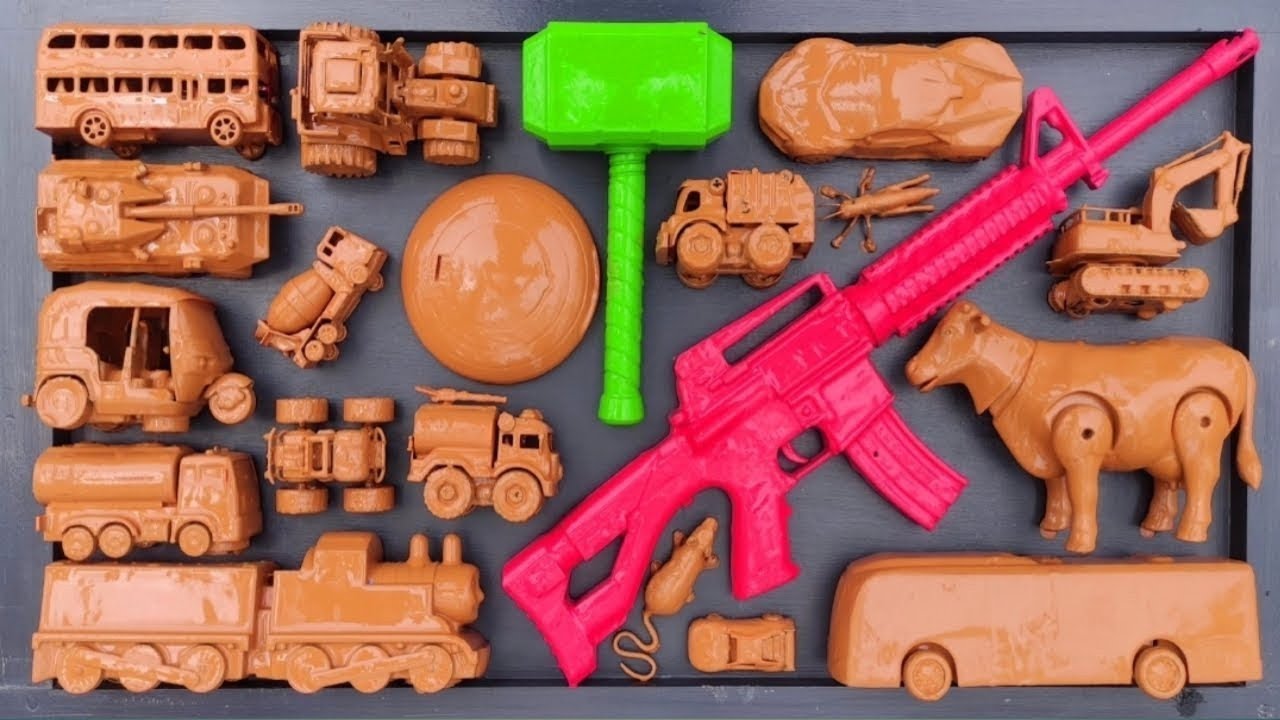 Membersihkan Mainan Mobil Balap, Bus Telolet, Truck Tangki, Kereta Api, Traktir, Excavator, Tank