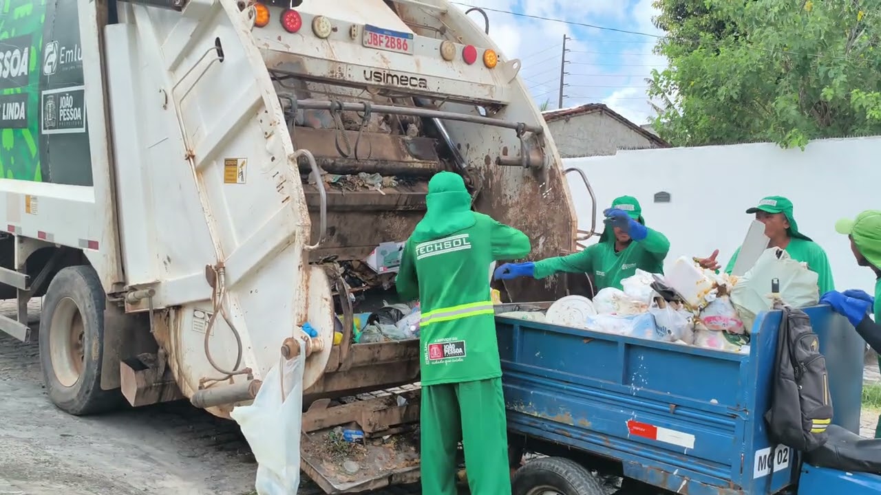 coleta de lixo no triciclo
