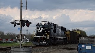 Rare! NS SD70 tie train meets BNSF grain train w/ CREX leader at Rosenberg, TX!
