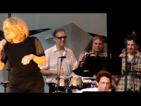 Leslie Gore performs "It's My Party"