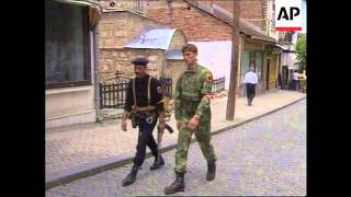 KOSOVO: PRIZREN: NATO TROOPS CONTINUE TO SECURE AREA (2)