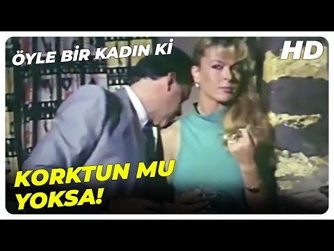 Öyle Bir Kadın Ki - Celal, Hilal'i Özel Odasına Götürdü! | Harika Avcı Eski Türk Filmi