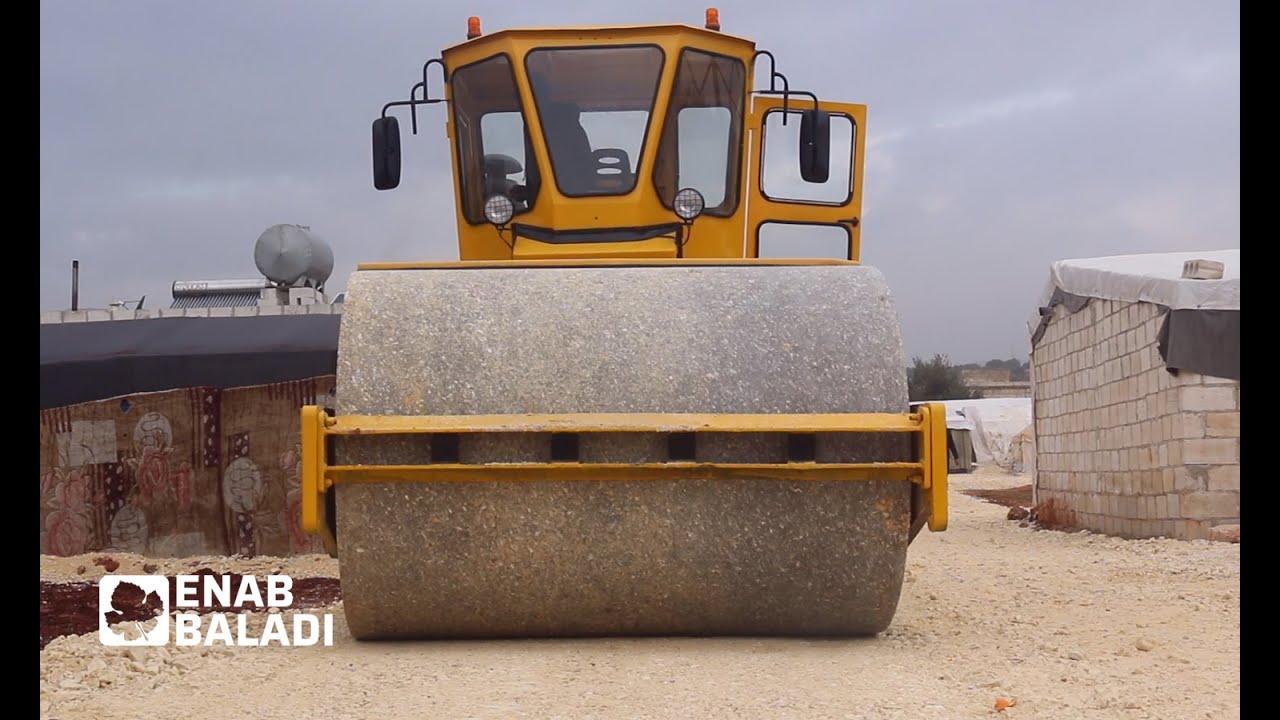 تبحيص الطرقات في مخيم الهدى بريف إدلب