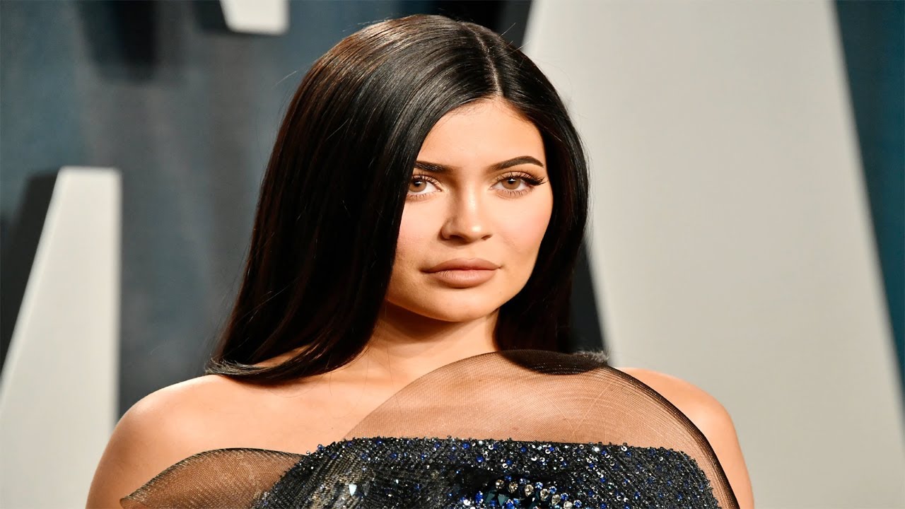 Kylie Jenner wore a classic underwear look in Paris, rocking tights as ...