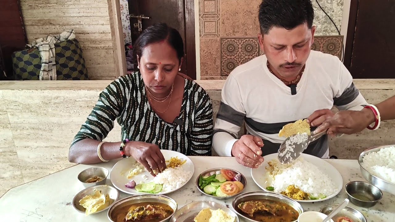 ভোটের দিন জলপাইগুড়ির হোটেলে ১৩০ টাকার রুই মাছের থালি খেলাম | সস্তায় ভালো খাবার | Eating Rice Thali