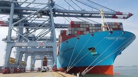 Tàu container lớn nhất thế giới cập cảng CMIT