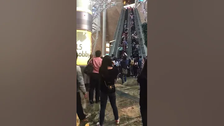 惊吓！朗豪坊通天梯意外片段流出 - 天天要闻