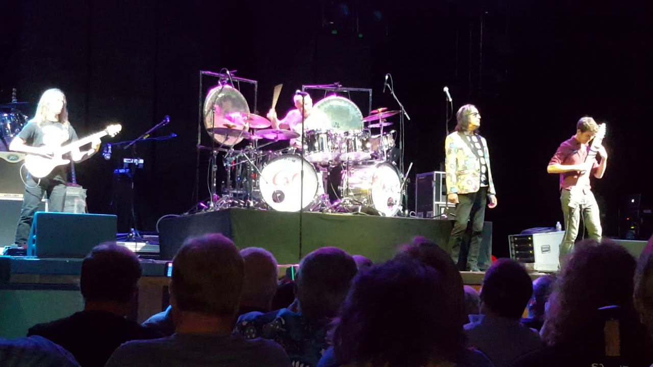Carl Palmer Band with Todd Rundgren perform Lucky Man - YouTube
