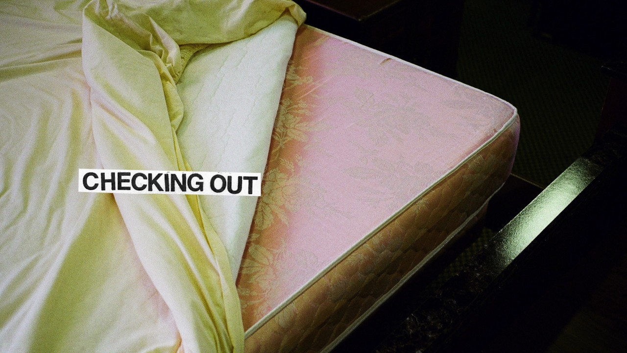 Protomartyr - Checking Out (Official Audio) auf YouTube ansehen Protomartyr - Checking Out (Official Audio) auf YouTube ansehen