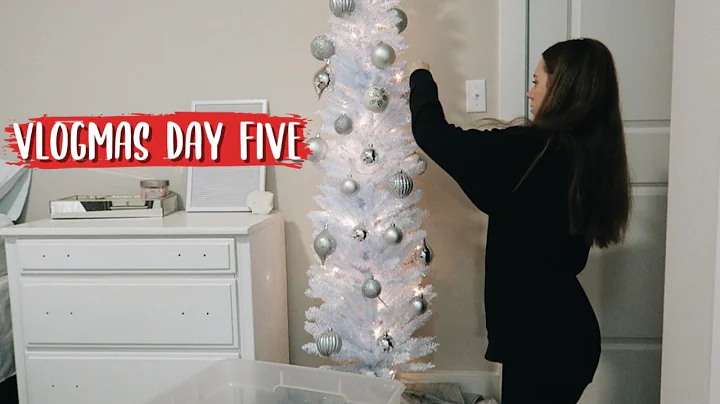 VLOGMAS DAY 5: decorating my christmas tree!
