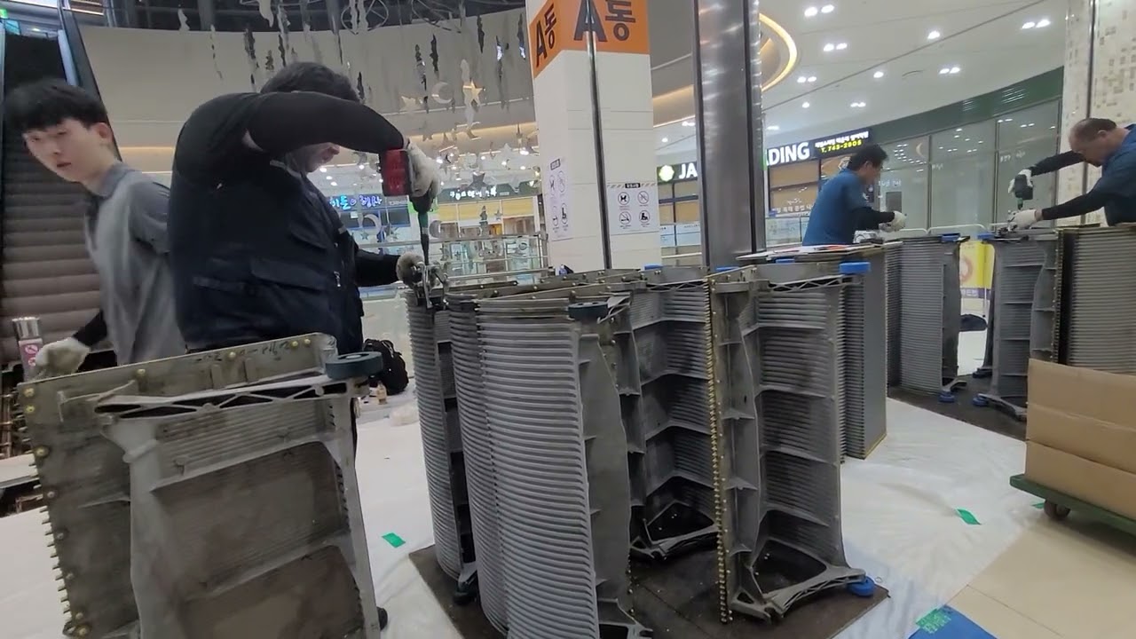 E/S 5,6호기 스탭 롤러 교체 작업 실시함 익일 오전 종료 예정/티션