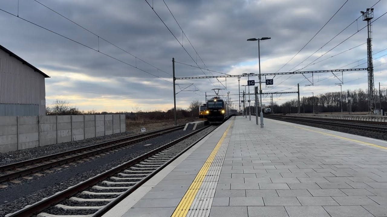 Vlaky Velim. Pomalé průjezdy kvůli závadě na vedení. Metropolitan, Ostravan