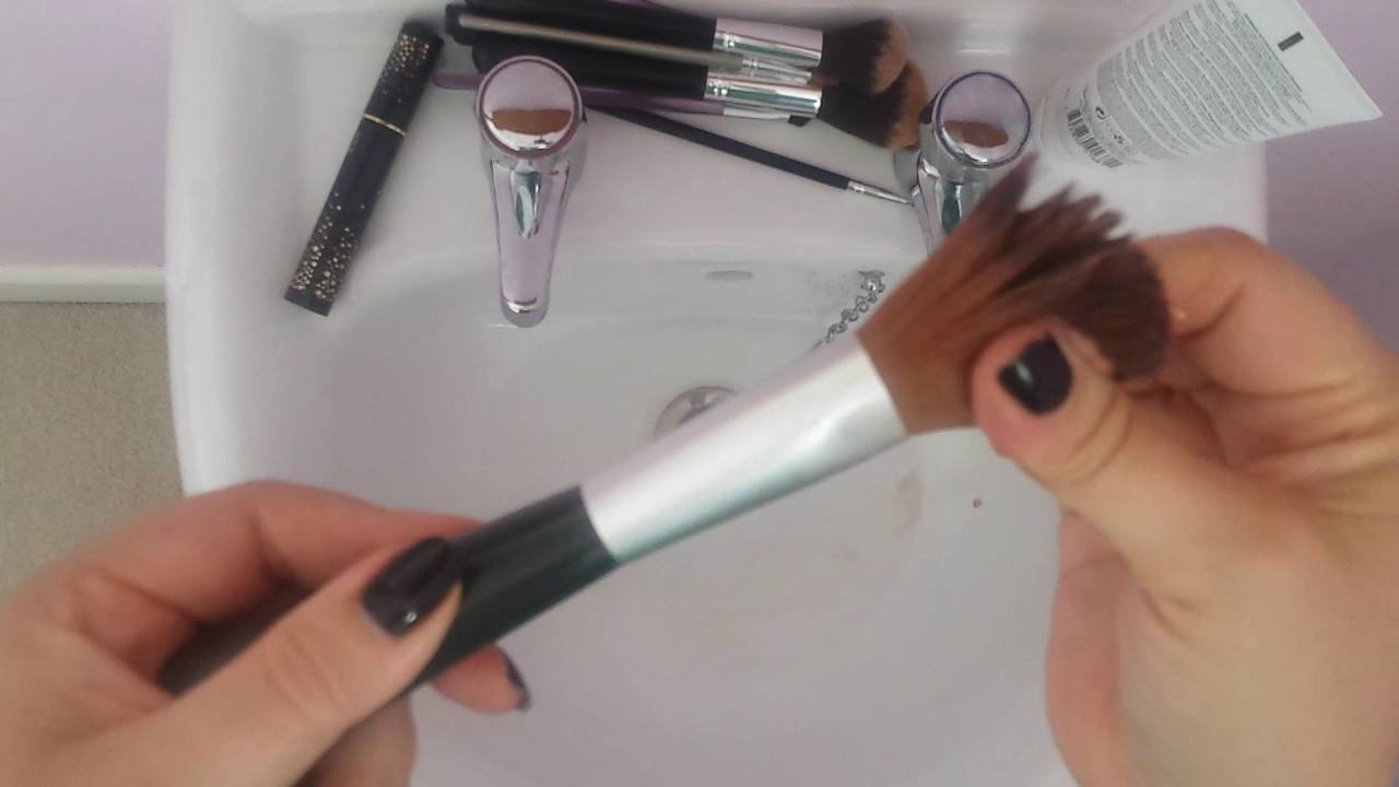 ASMR Cleaning Make Up Brushes. Whisper* YouTube