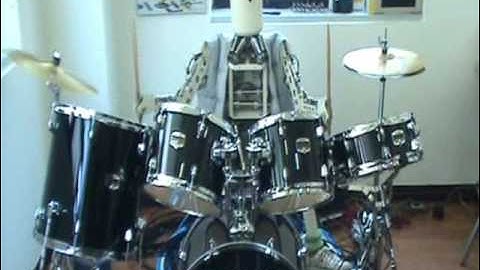 robot drummer