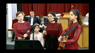 Surioarele Toader , Emima , Denisa , Delia &amp; Beatrice. Biserica Penticostală Maranata din Londra.