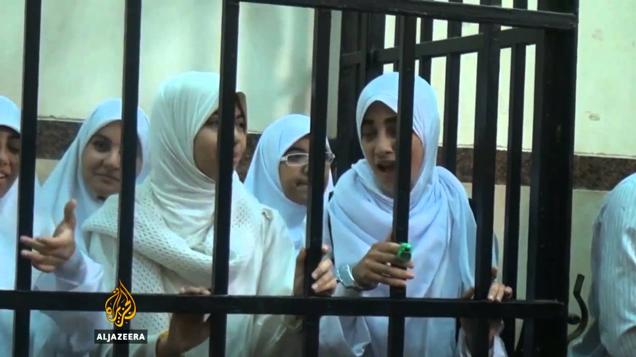 عائلات مصدومة من أحكام الفتيات المراهقات