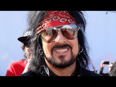 Video: Nikki Sixx netto waarde: Wiki, Getroud, Familie, Trou, Salaris, Broers en susters