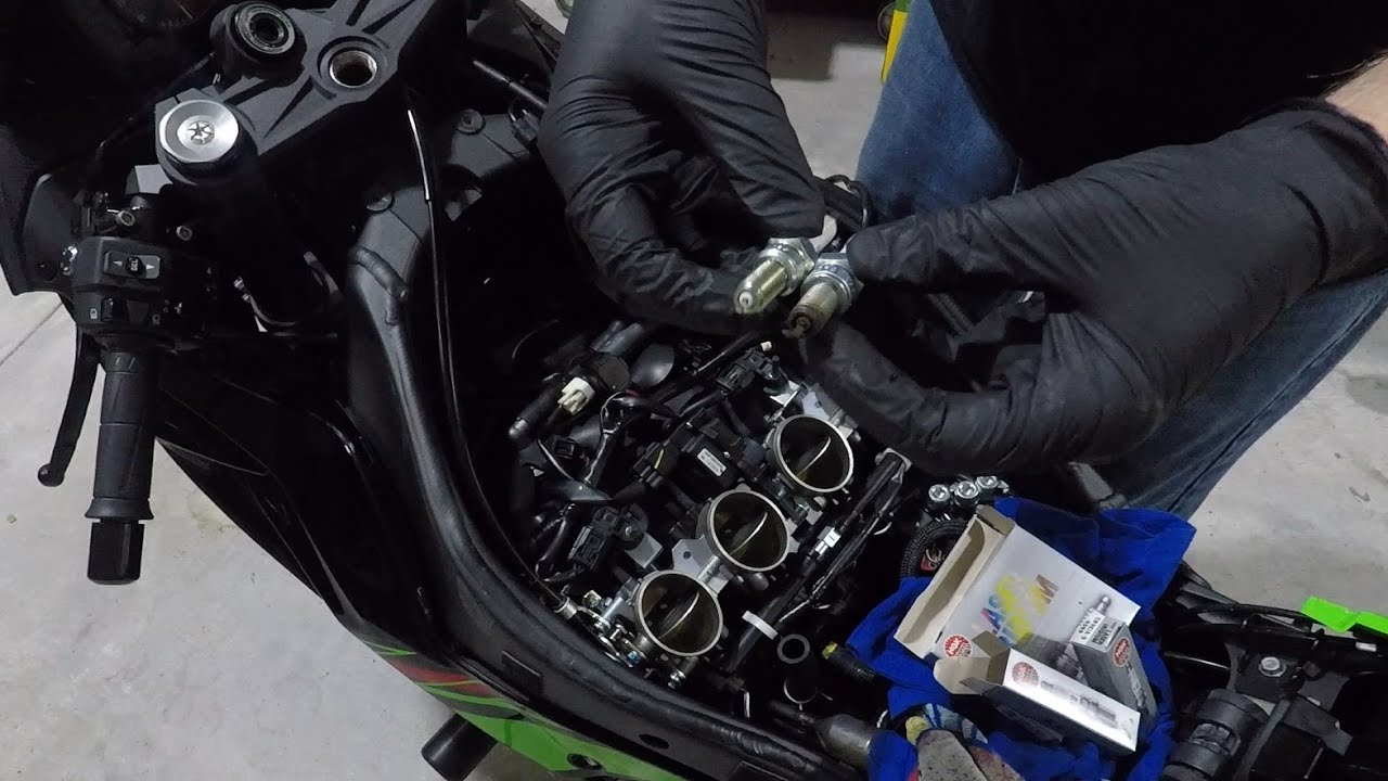 Do it Yourself - Sparkplug and Air Filter Maintenance on a Kawasaki ZX 6R 636