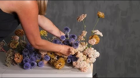 Mayesh Design Star: Sustainable Floral Table Runner