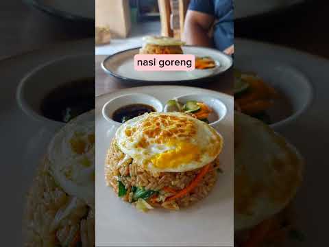 Wideo: Jak jeść Nasi Goreng, smażony ryż z Indonezji