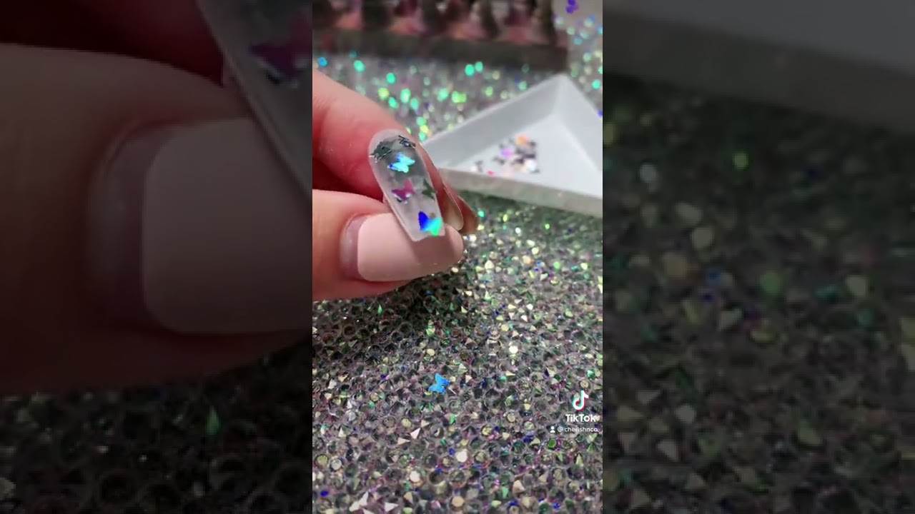 How to get chunky glitter & sequins to lay flat on the nails 