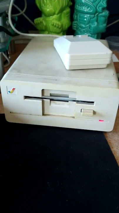 Amiga 1010 disk drive test & quick head cleaning! #amayga2023 #amiga #commodore