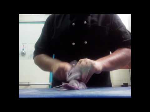 how to cut an onion