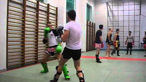 Wim Thuanthong Van Calster sparring muay thai with...