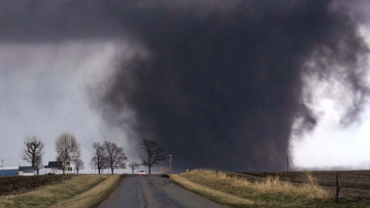 INSANE Monster Wedge Tornado - Elkhorn, Nebraska