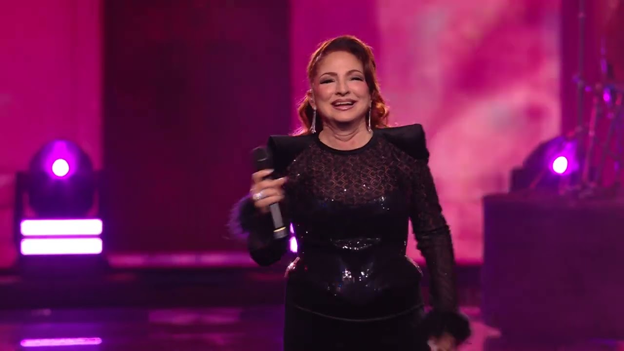Gloria Estefan Performs at the American Music Awards 2025
