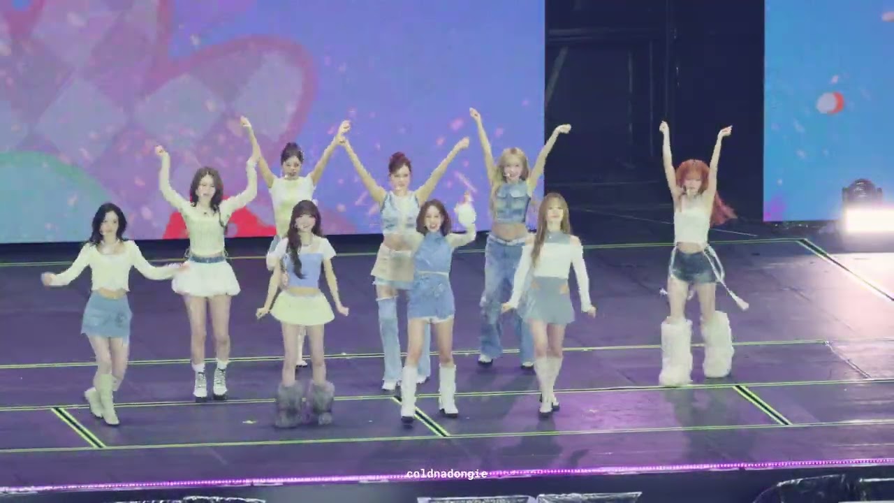 251214 NIZIU 니쥬 ♡Emotion FANCAM @ 2025 MUSIC BANK GLOBAL FESTIVAL IN JAPAN