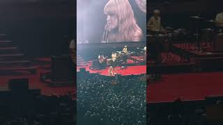 PARAMORE brings up a fan to the stage live from NYC #paramore #hayleywilliams #madisonsquaregarden