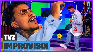 Video thumbnail of "TALENTO! Livinho CANTA fazendo EMBAIXADINHA ao vivo! ⚽️ | TVZ Felipe Araújo | Música Multishow"