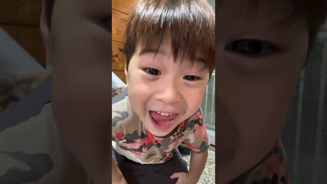 疫情期間失去理智，父子倆都剃光頭