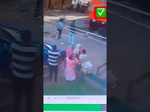 اللى عملوا عامل المزلقان شي لايصدق ساعة مع حنفي