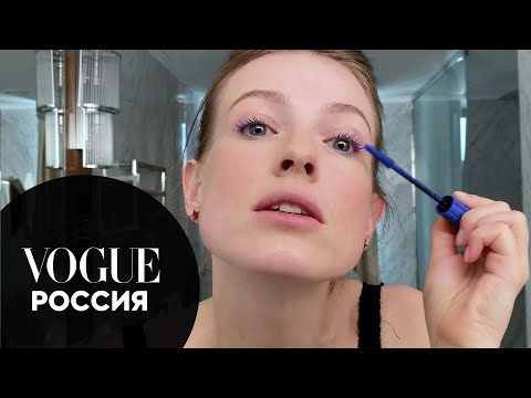 Софья Эрнст показывает свой уход и макияж с синими ресницами | Vogue Россия