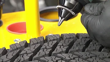 ¿Puede un clavo en el neumático provocar una fuga lenta?