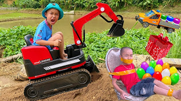 Em tu bi đập hộp xe máy xúc siêu to khổng lồ tại bãi cát, máy xúc múc cát lên xe cẩu, xe công trường