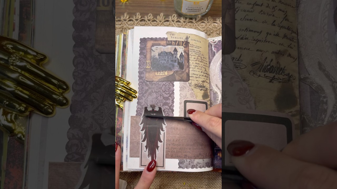 Creepy Halloween Scrapbook 👻 